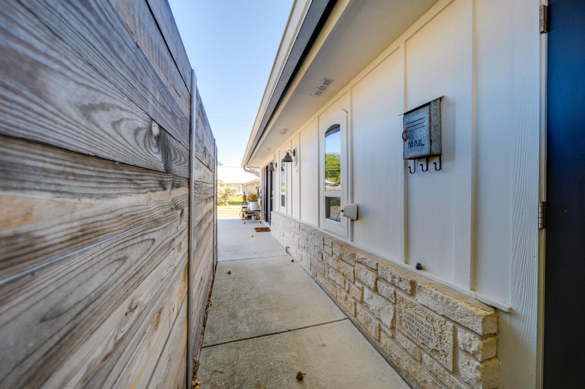 Fredericksburg Regan Cottage With Hot Tub! Exterior photo